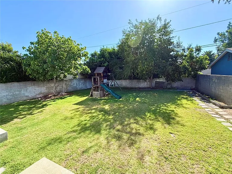 274 S Craig Ave — Photo 24