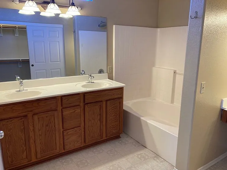 302 Willow Bend Dr — Photo 8