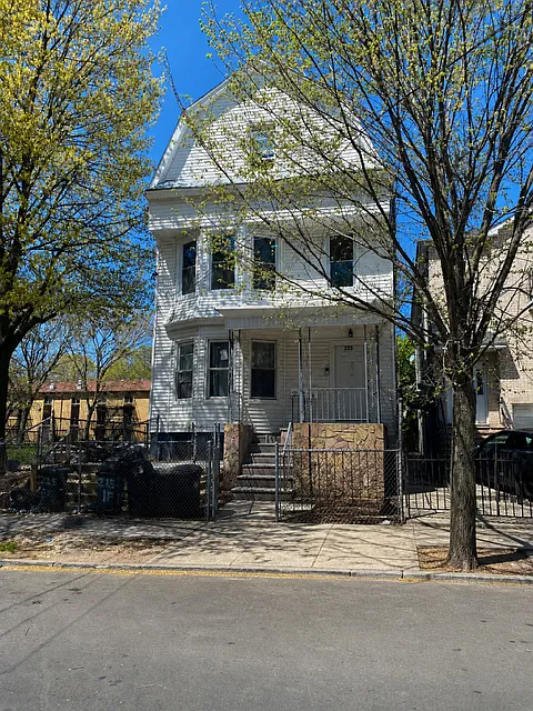 225 Chadwick Ave