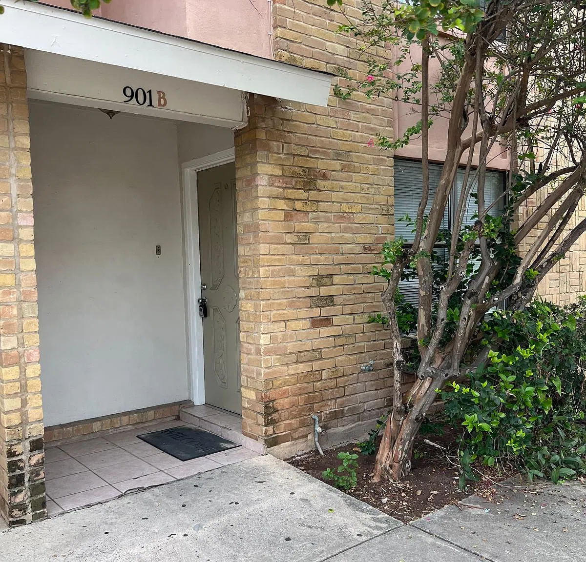 2 bed, 1.5 bath, 1094 sqft, $1,195 — Photo 2