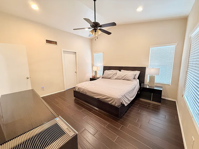 4809 E Melinda Ln — Photo 8