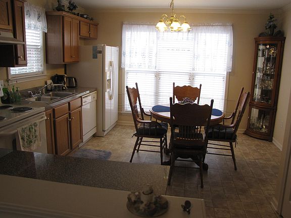 4th image of 444 Village Green Cir