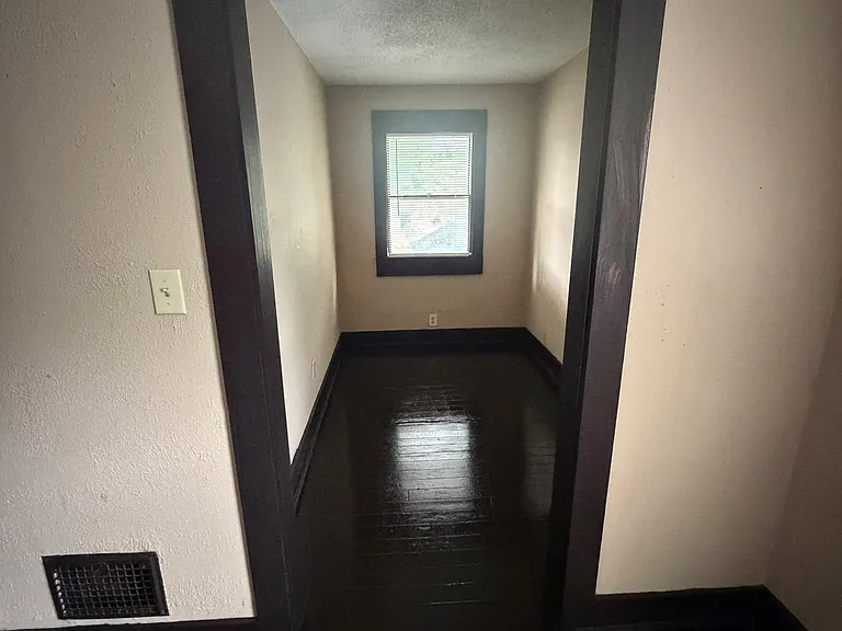 1820 Clarendon Ave — Photo 19