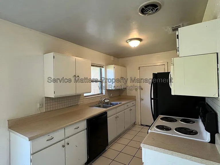 121 Berkley Dr — Photo 6
