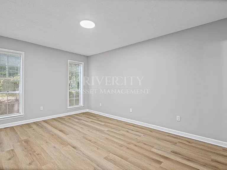 895 Brownlee Rd — Photo 18