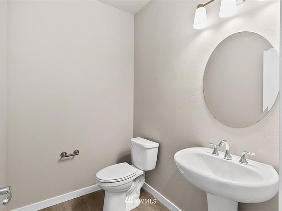 Photos are of a previously built Vista floor and may show an upgrade or a product no longer available