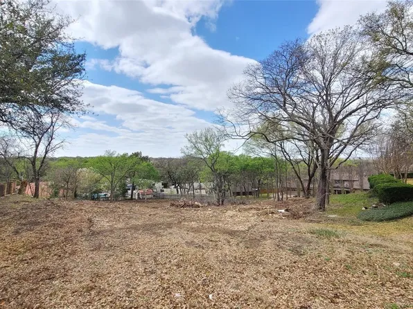 954 Oakmont Ct, Fort Worth, TX 76112