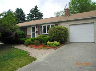 127 Longfellow Dr, Warwick, RI 02818