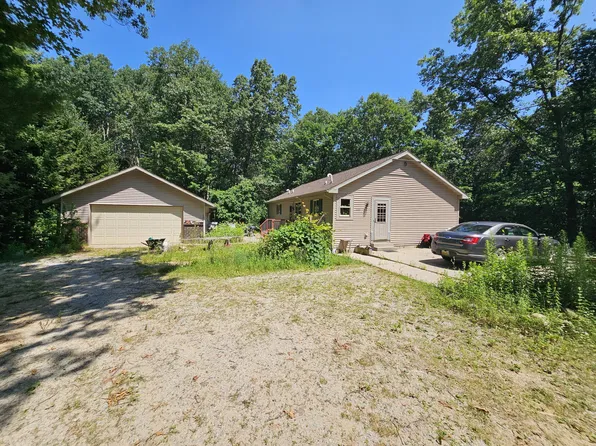 8523 E Shady Rdg, Howard City, MI 49329