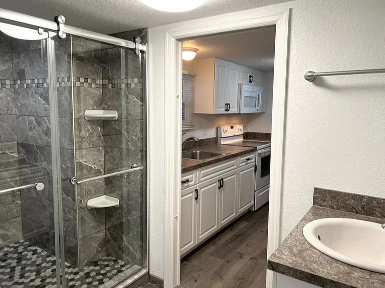 213 Jessica St S #A & B — Photo 9