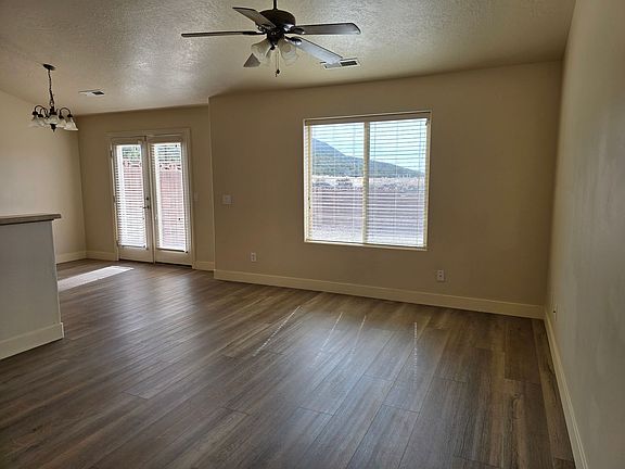 3rd image of 1524 Southern View Dr