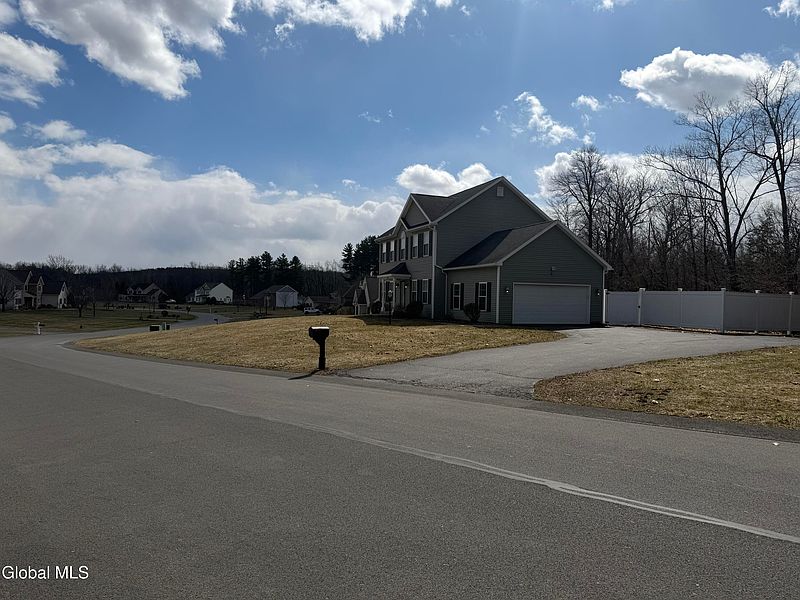 3rd image of 902 Shardon Court