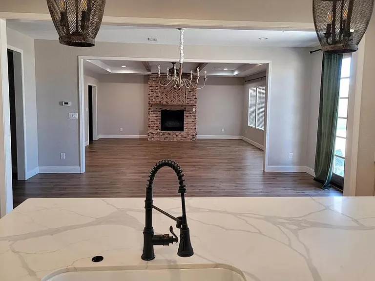 4421 Stetson Ave — Photo 8