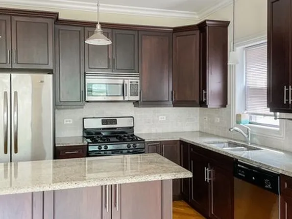 3235 N Kenmore Ave #3, Chicago, IL 60657