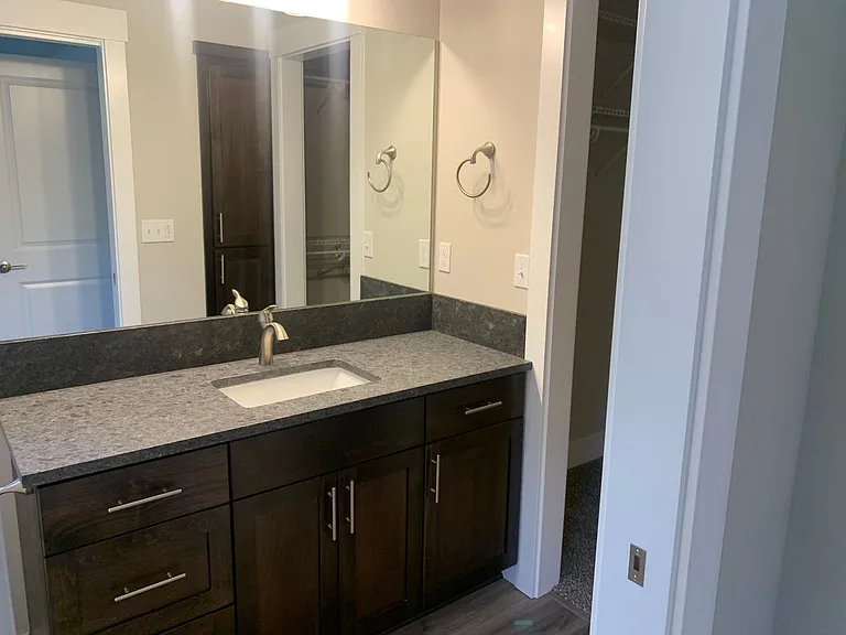985 SE Golden Eagle Ave — Photo 11