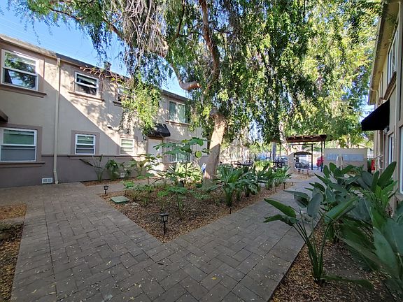 4th image of 585 Cassia St #9