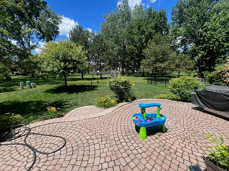 39419 Dorchester Cir — Photo 34