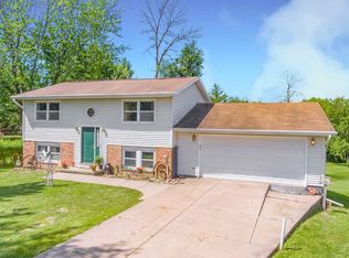 208 Pine Cir, Eureka, IL