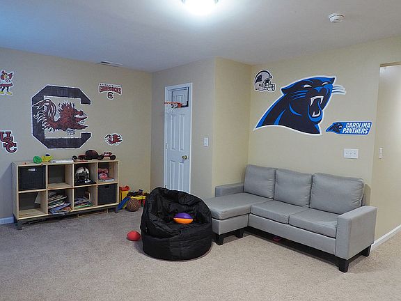 BR 4/ Playroom w rear access