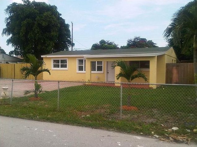 1st image of 2178 Bonnie Dr