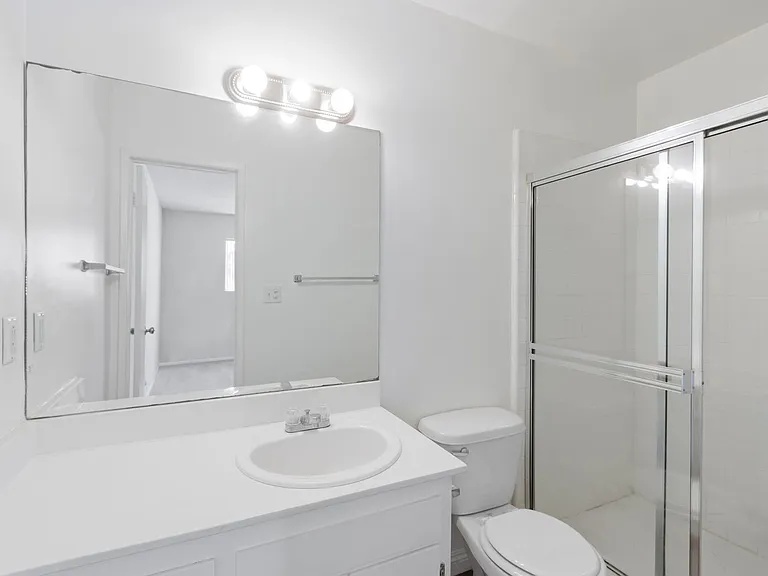 Lindley Apt — Photo 15