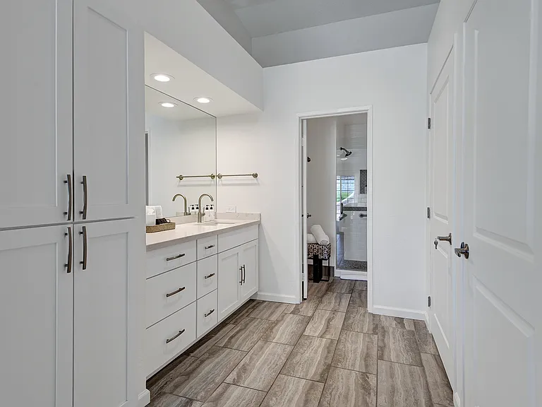500 S Farrell Dr #R111 — Photo 14