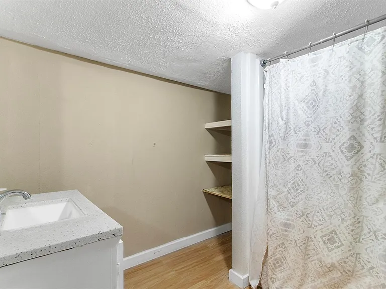 114 Melton St — Photo 12