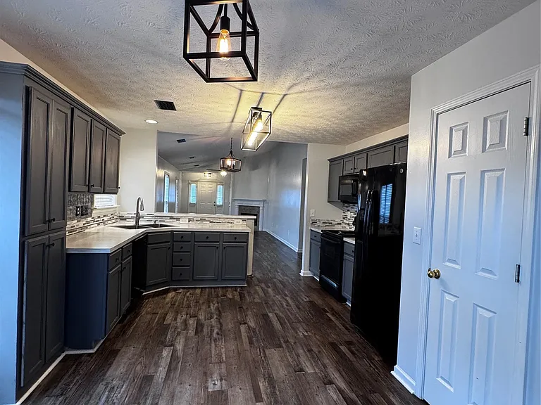 1801 Young Pointe Blvd — Photo 10