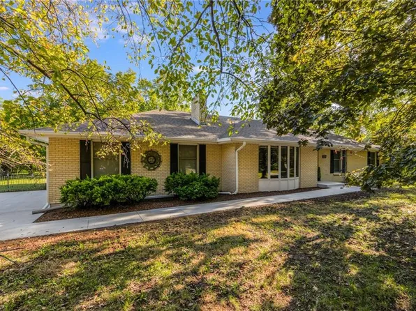 304 Nashua Rd, Liberty, MO 64068