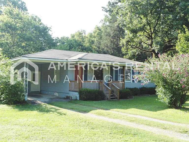 1833 Moncrief Rd — Photo 1