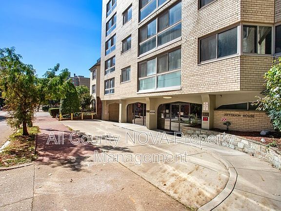 3rd image of 922 24th St NW APT 301