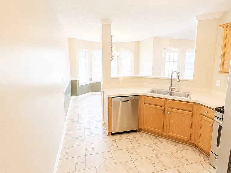 5115 Towne Park Dr — Photo 8