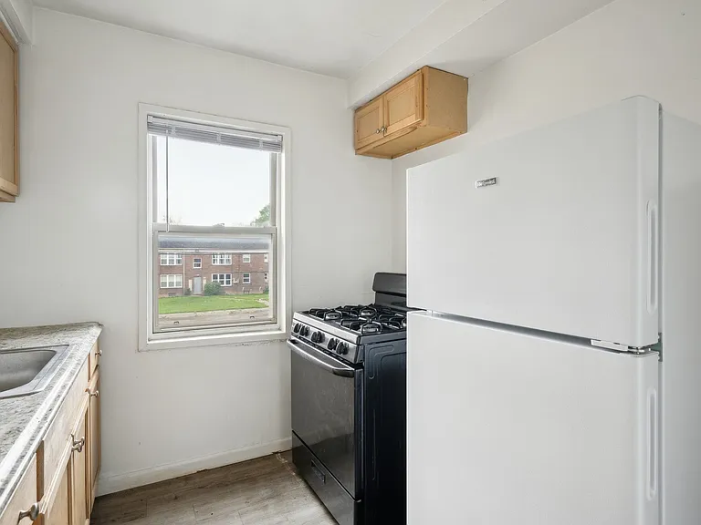 Franklin Village Apartments — Photo 20
