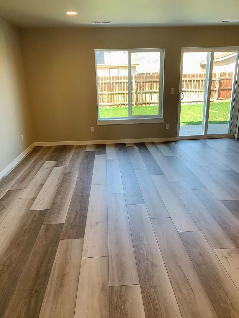 Whether you just want the extra room or need it for your family, our townhomes are calling!! — Photo 3
