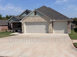 1815 Hollow Crest Ct, Norman, OK 73071