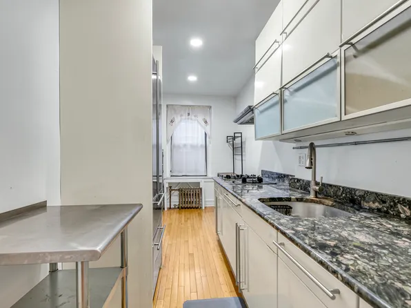 72-34 Austin Street image 8 of 15