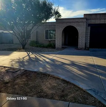 11828 N 40th Dr — Photo 2