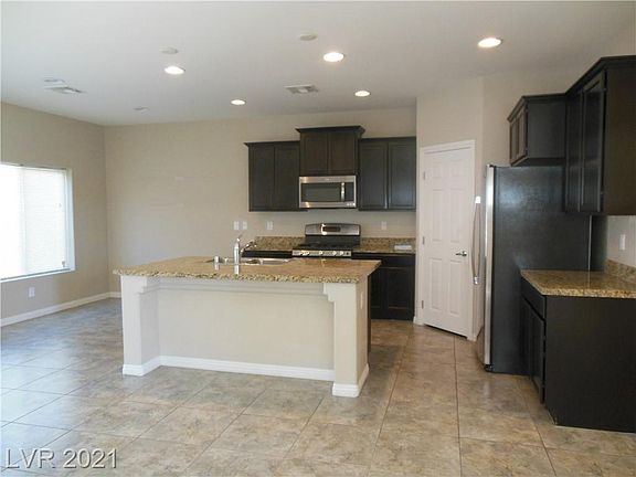3rd image of 6897 Dragonfly Rock St