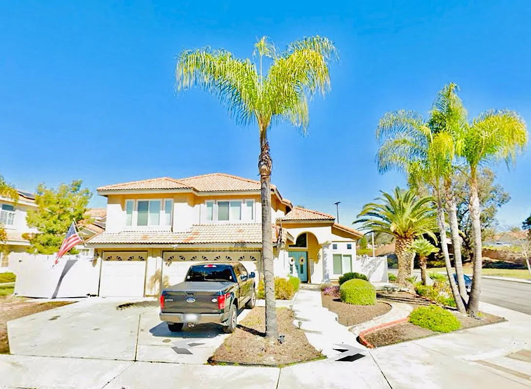 5 bed, 3.0 bath, 2850 sqft, $3,995 — Photo 2