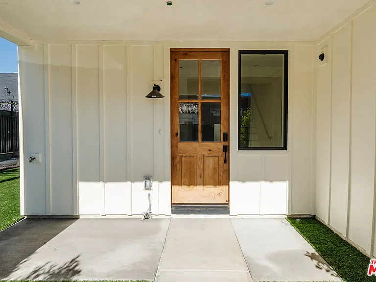 6765 1/2 Lexington Ave — Photo 2