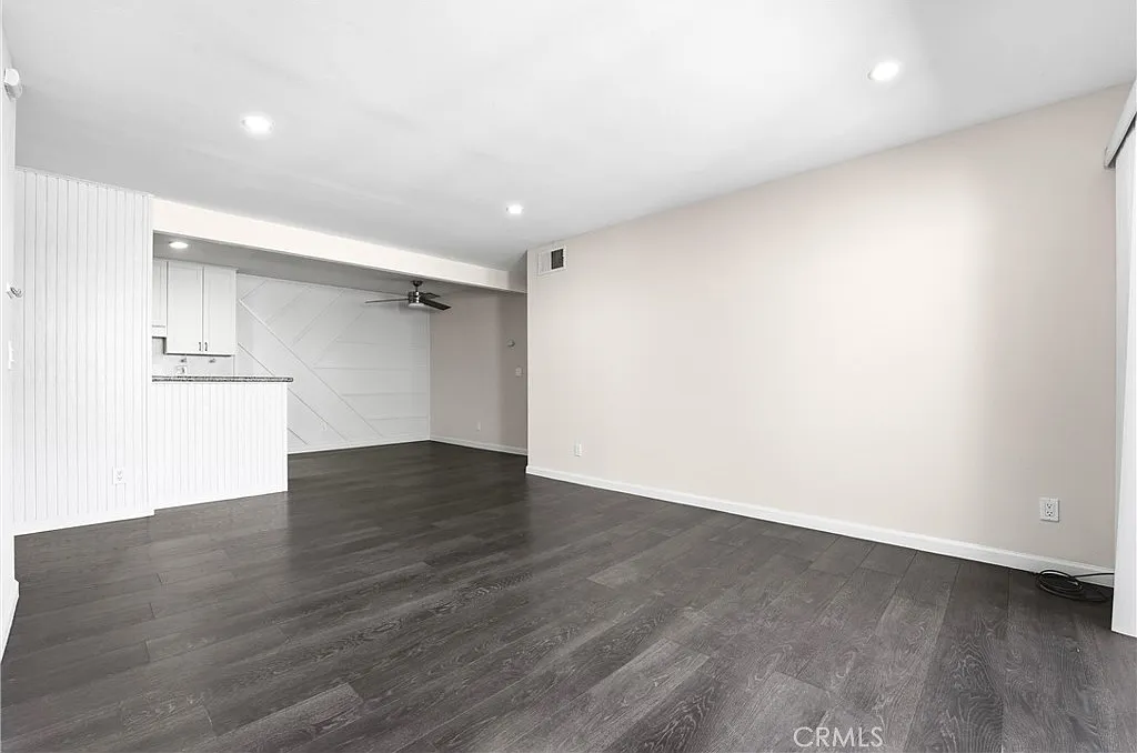 2 bed, 914 sqft, $2,950 — Photo 2