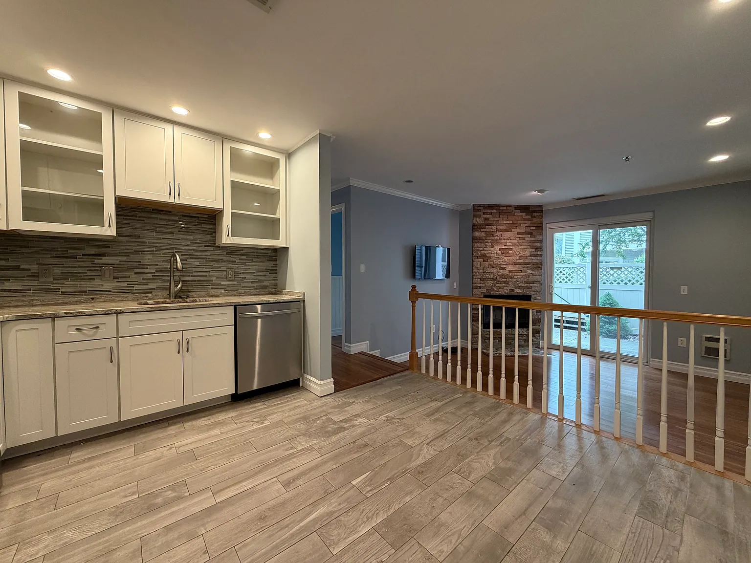 2 bed, 786 sqft, $2,750 — Photo 2