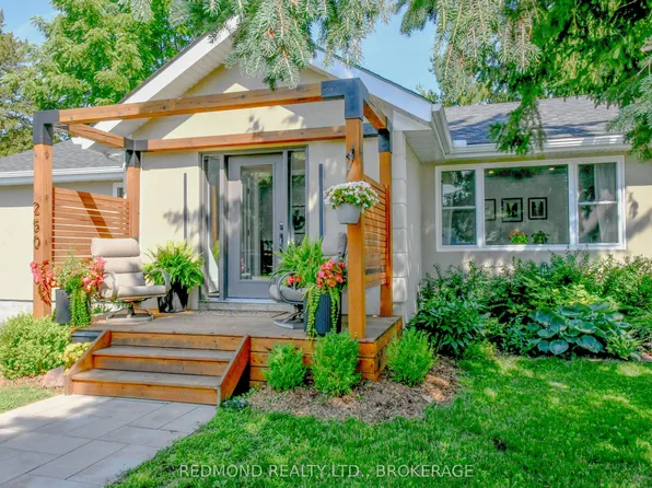250 Wellington St, Gananoque, ON K7G 1B8