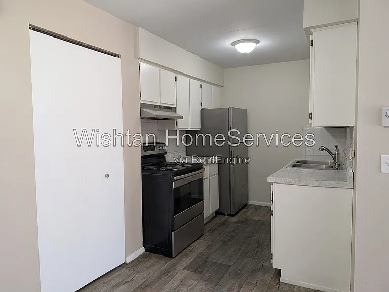 204 Charleston Blvd #5 — Photo 2