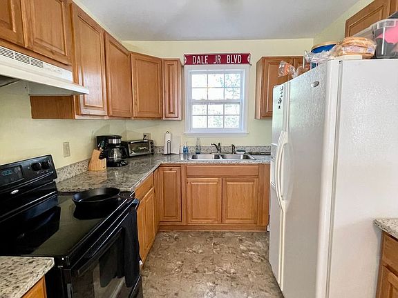 4th image of 3815 Barwick St