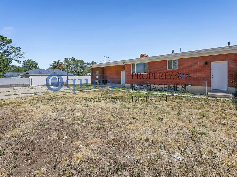 8894 S 540 E — Photo 25