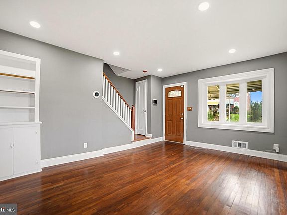 3rd image of 4434 Manorview Rd