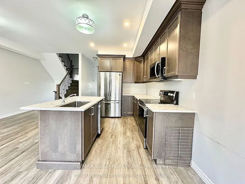 3 bed, $3,000 — Photo 4
