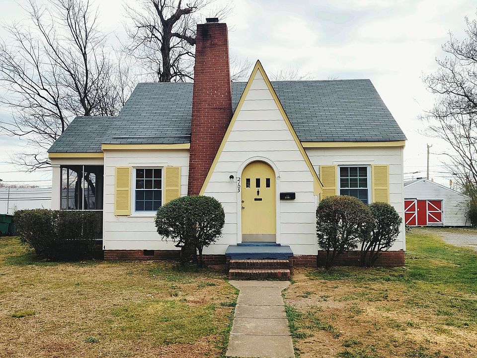 1st image of 2105 Pinetree Dr