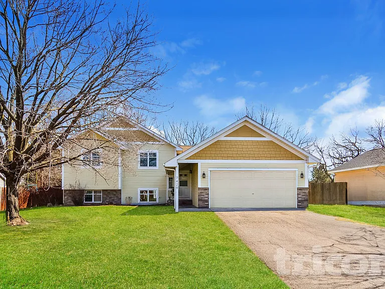 7429 Chesham Ln — Photo 1